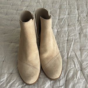 BRAND NEW Toms Sadie Boots
